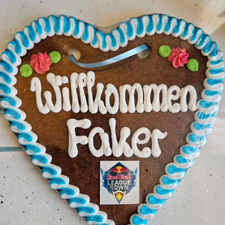 Faker社媒分享2025历程照片：Goodbye，2025！